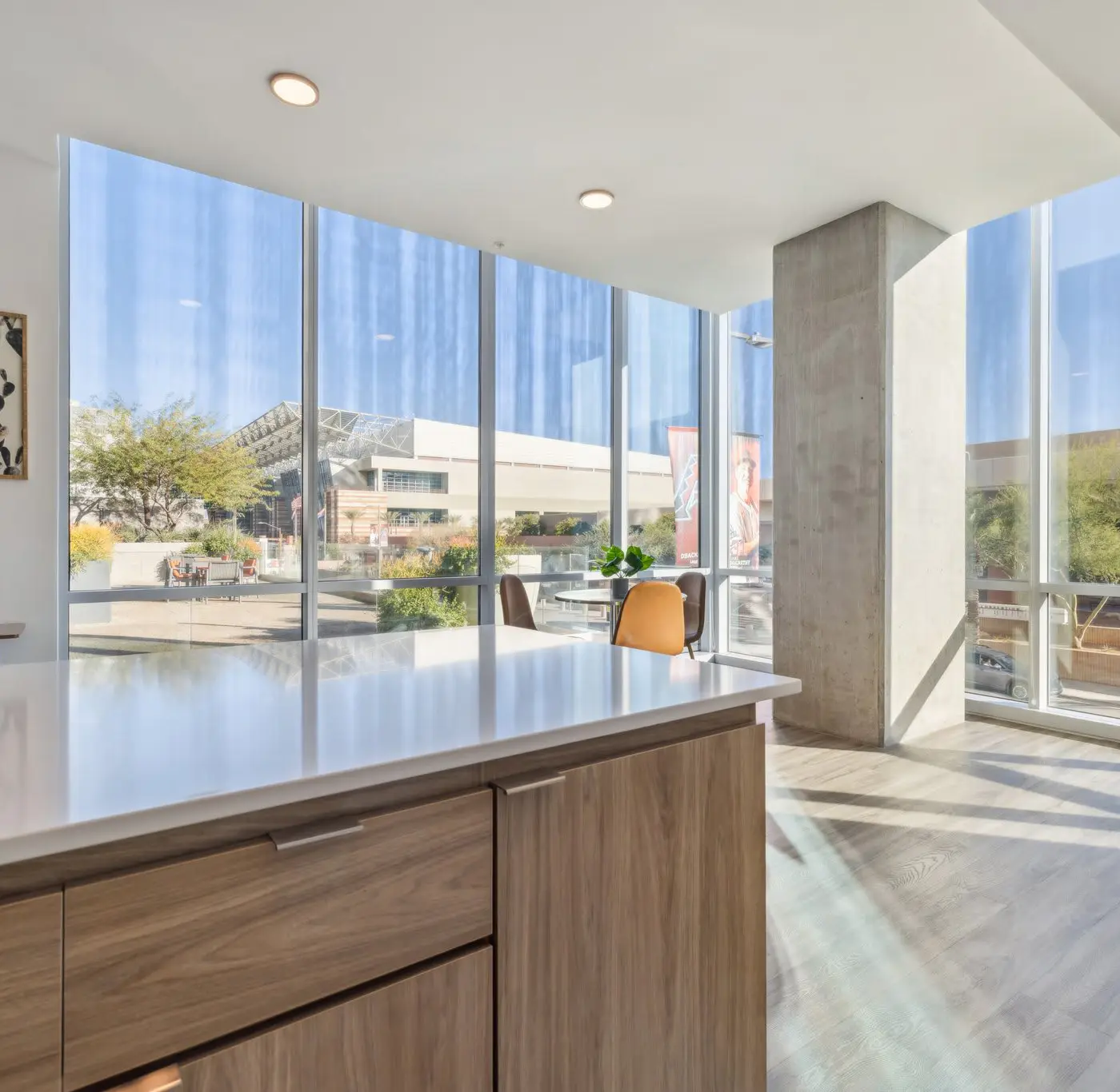 CozySuites Adeline 2BR - valet parking, gym, pool!