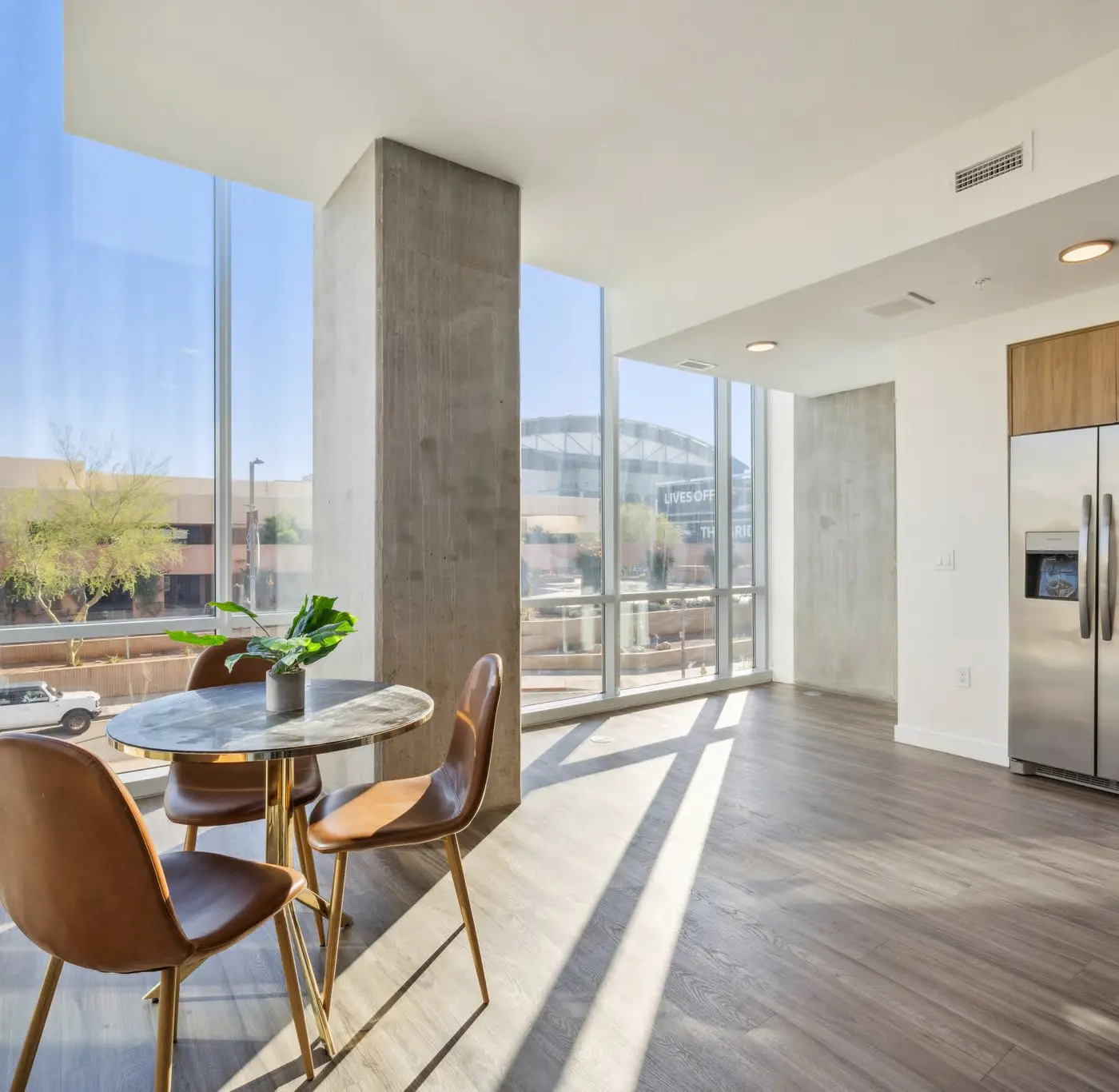 CozySuites Adeline 2BR - valet parking, gym, pool!