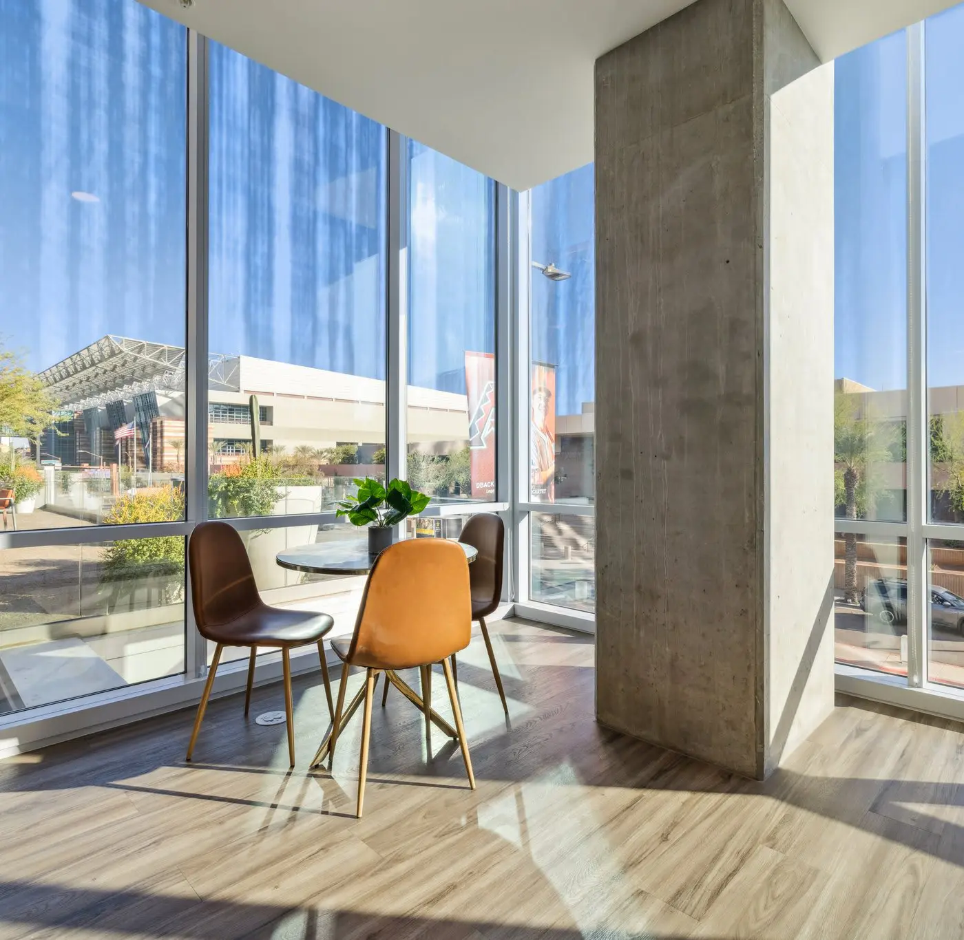 CozySuites Adeline 2BR - valet parking, gym, pool!