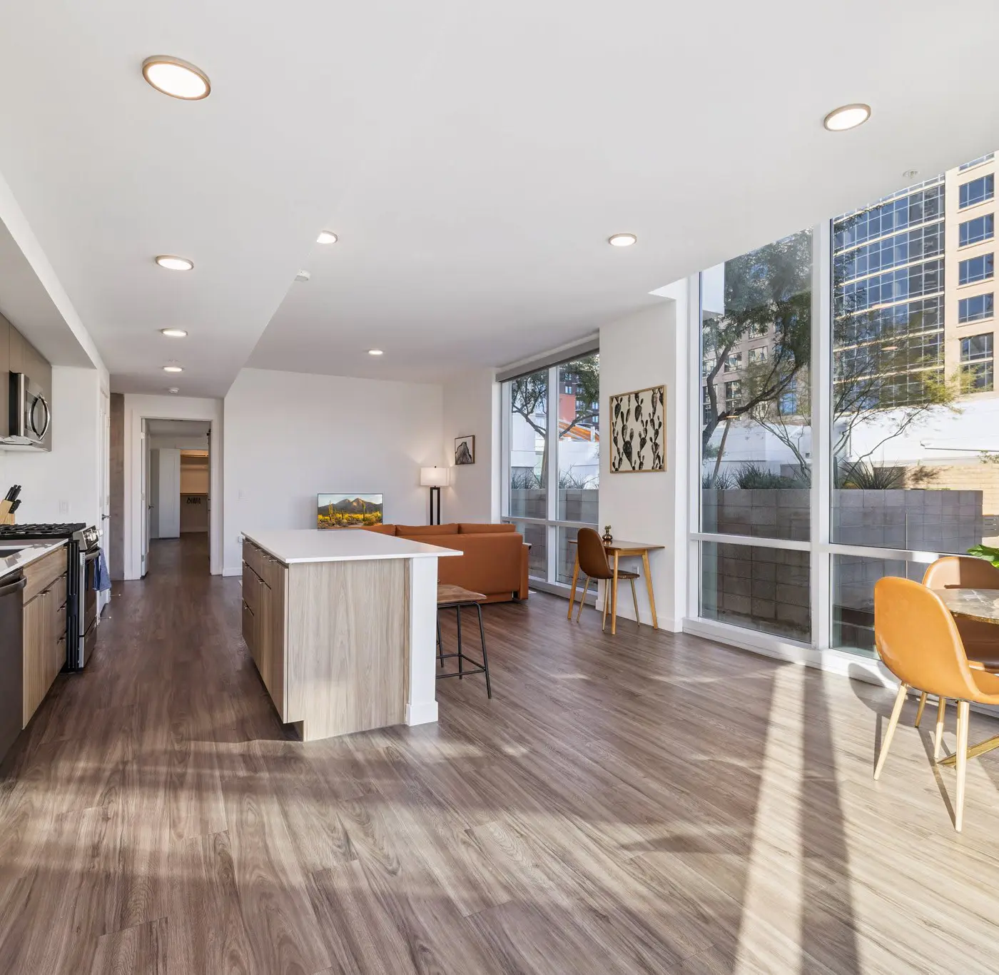 CozySuites Adeline 2BR - valet parking, gym, pool!