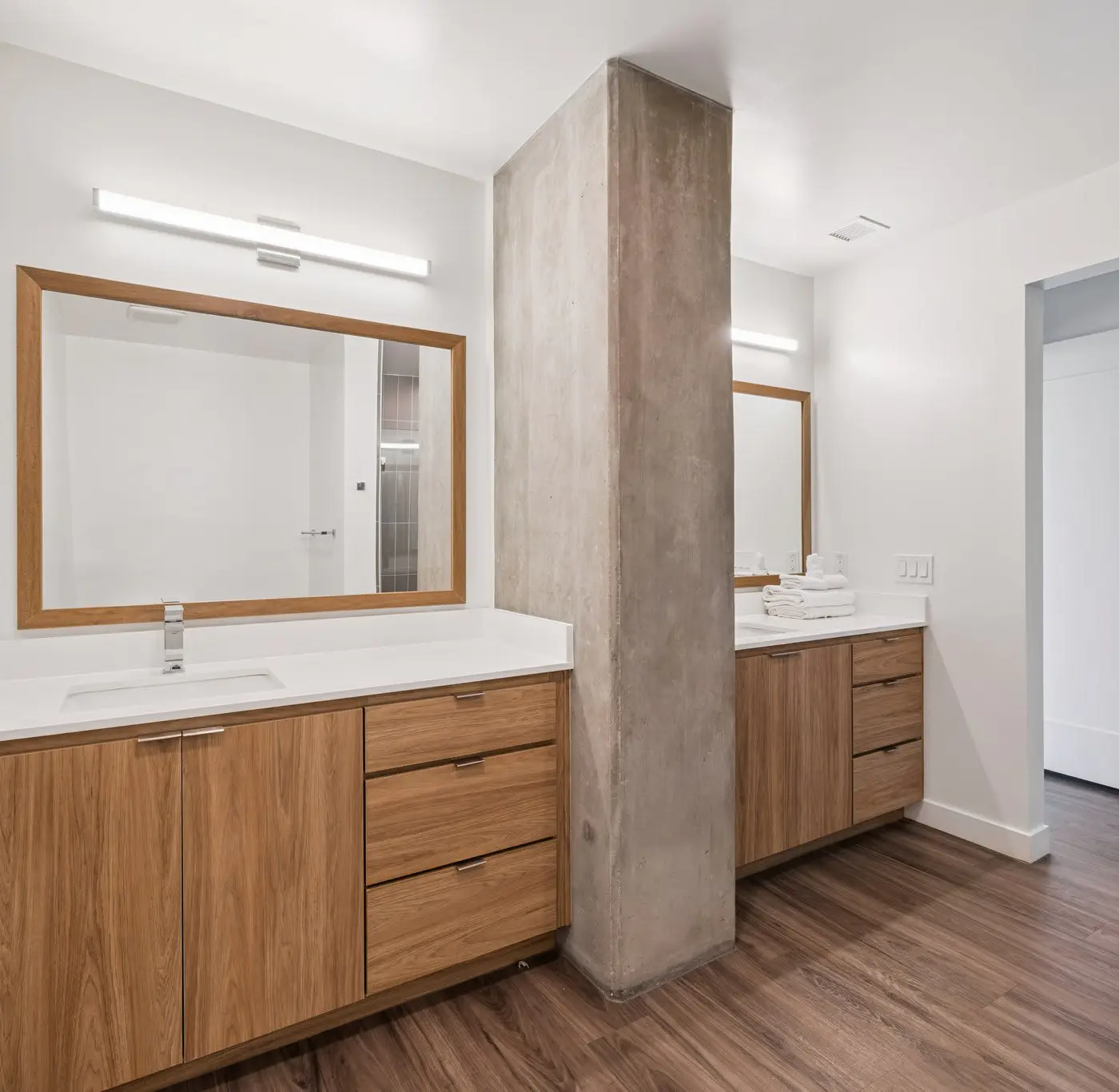 CozySuites Adeline 2BR - valet parking, gym, pool!