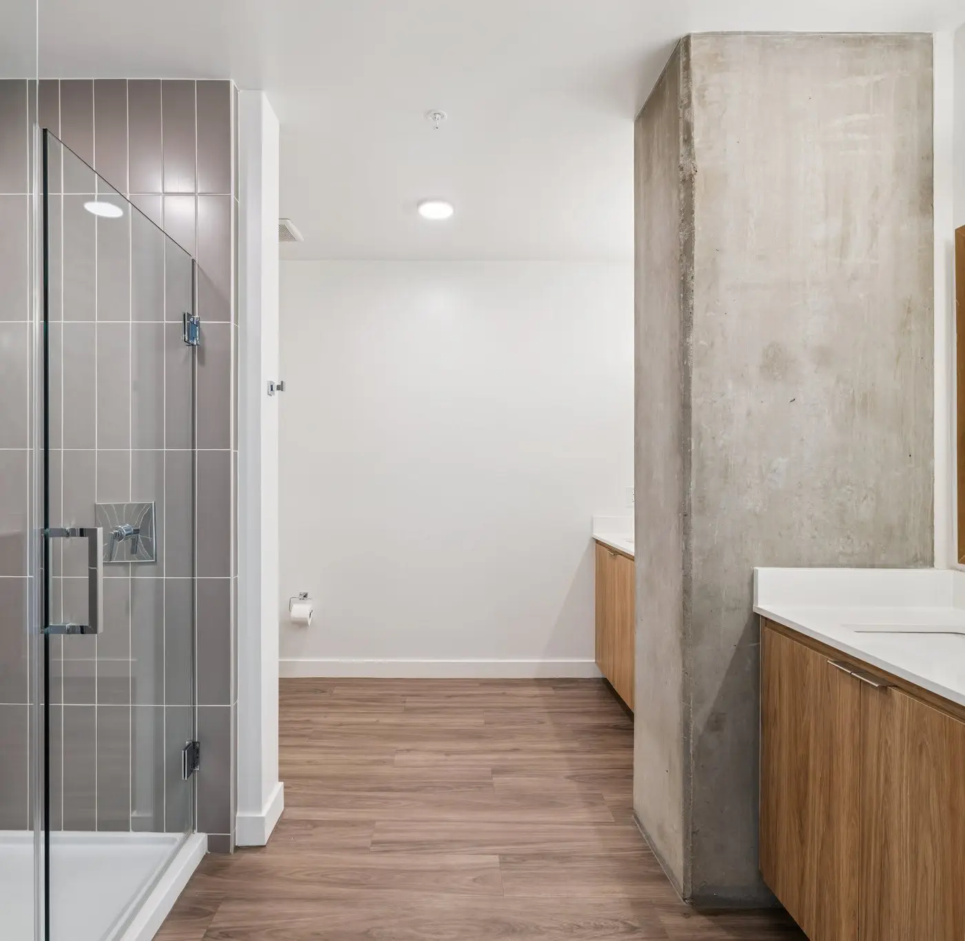CozySuites Adeline 2BR - valet parking, gym, pool!
