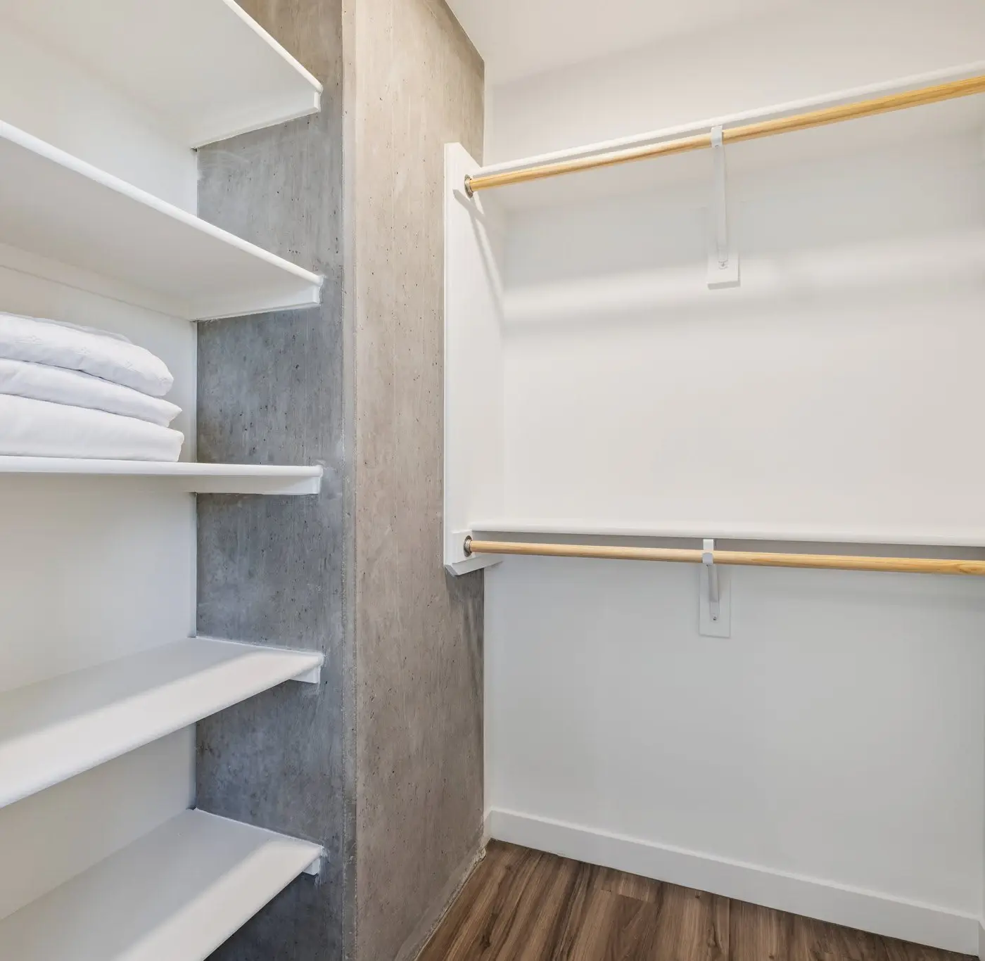 CozySuites Adeline 2BR - valet parking, gym, pool!