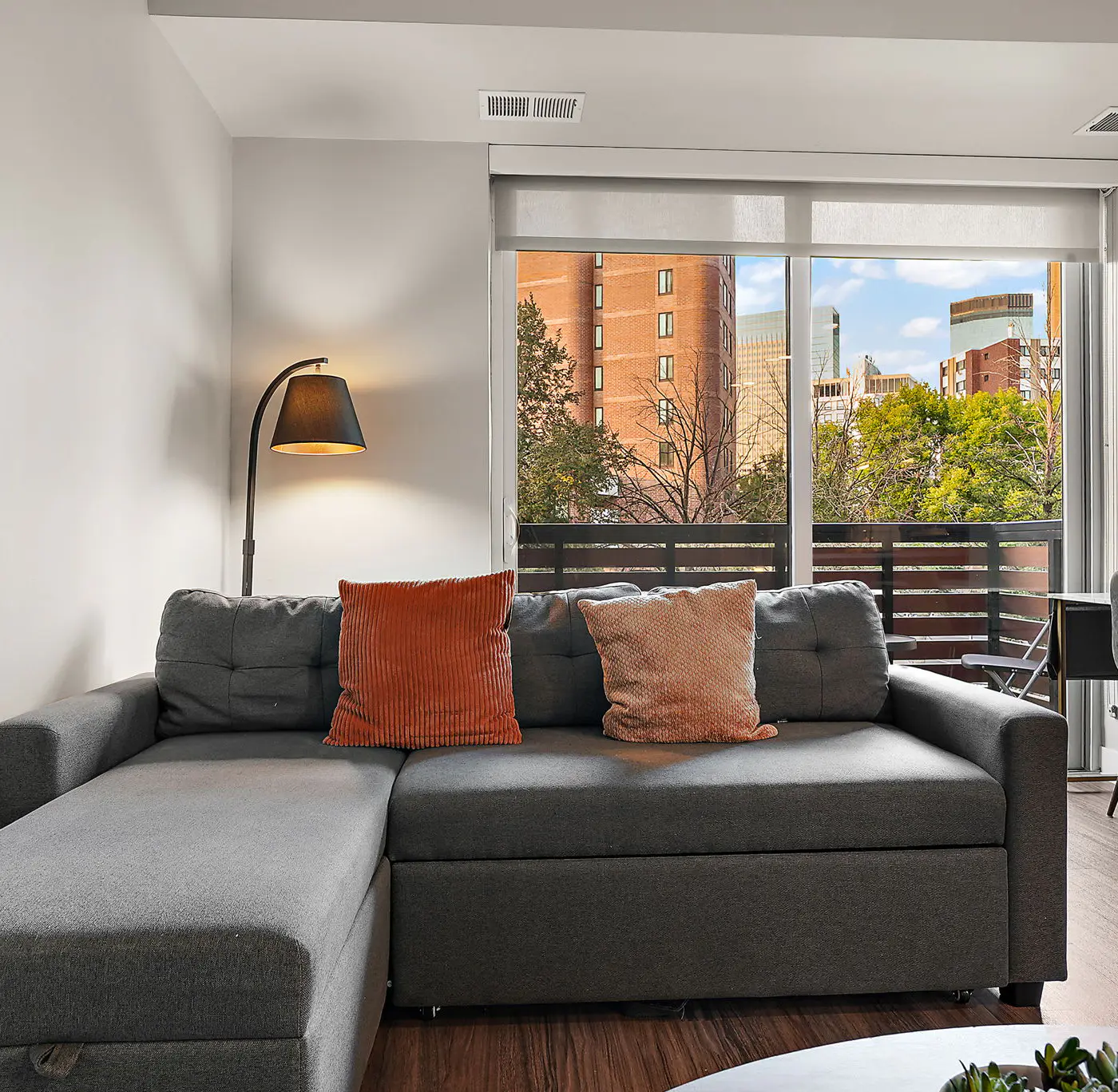 CozySuites in Marquee Studio w/ balcony,pool & gym