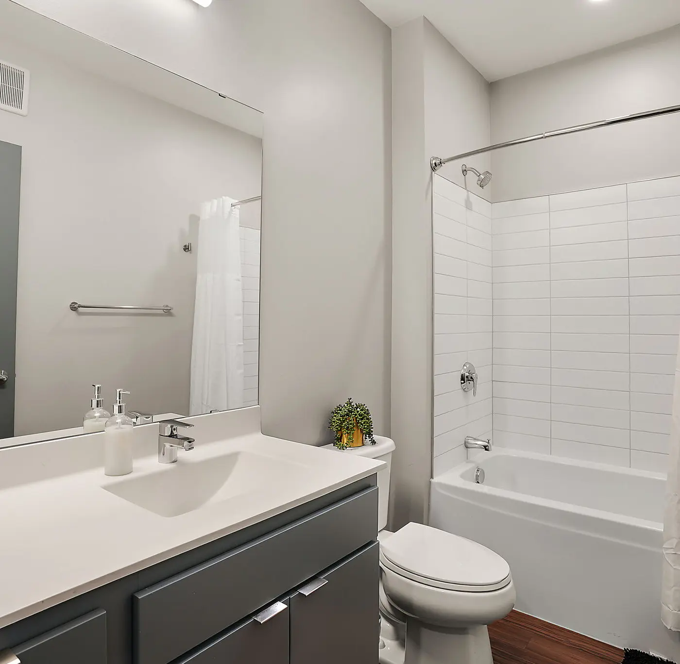 CozySuites in Marquee Studio w/ balcony,pool & gym