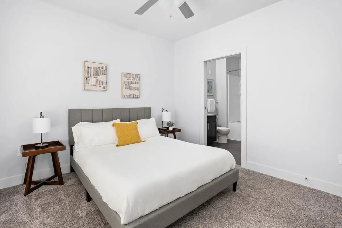CozySuites Modern 2BR/2BA, Nora Indianapolis