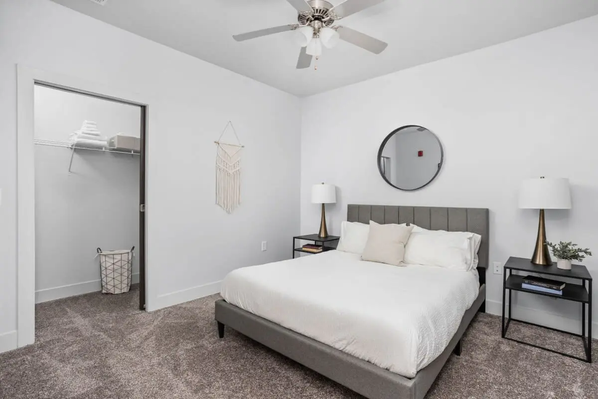 CozySuites Modern 2BR/2BA, Nora Indianapolis