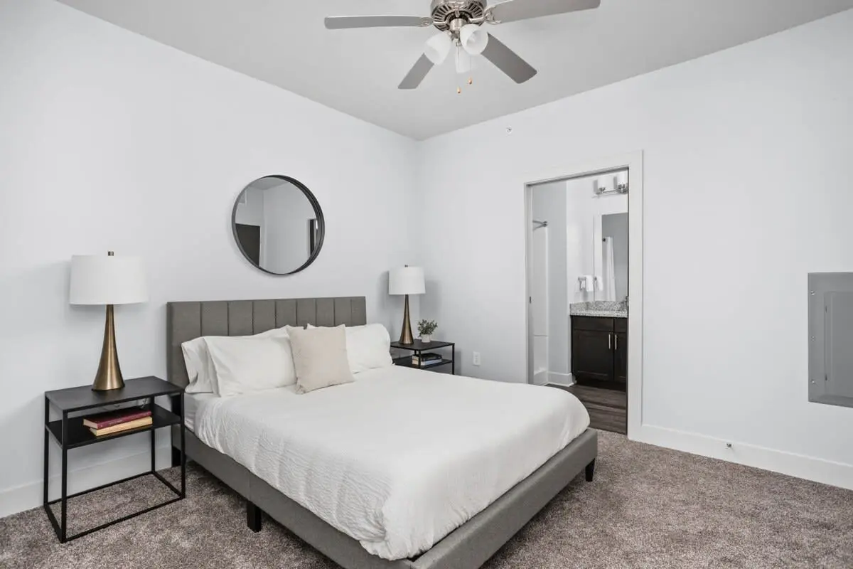 CozySuites Modern 2BR/2BA, Nora Indianapolis