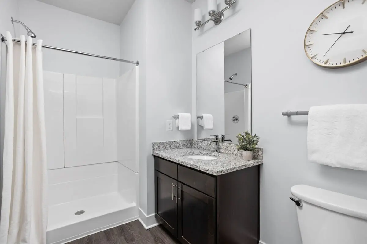 CozySuites Modern 2BR/2BA, Nora Indianapolis