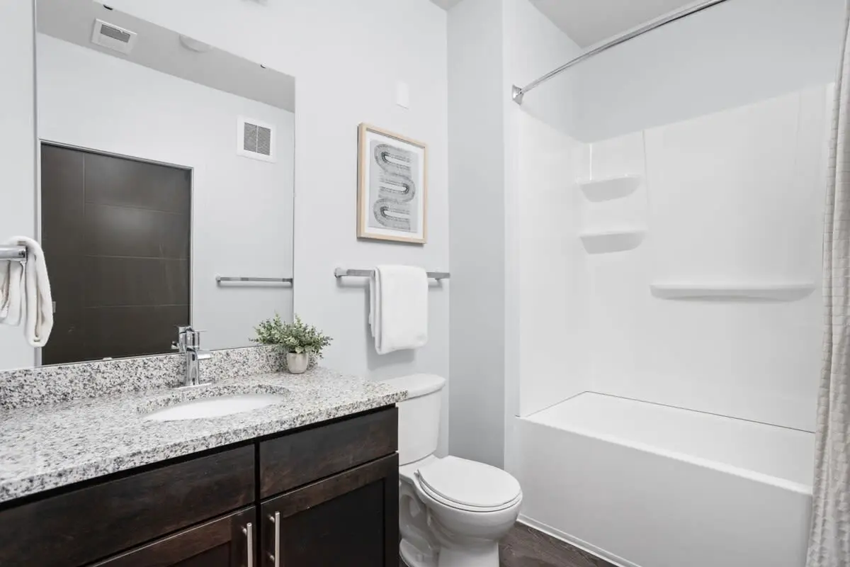 CozySuites Modern 2BR/2BA, Nora Indianapolis