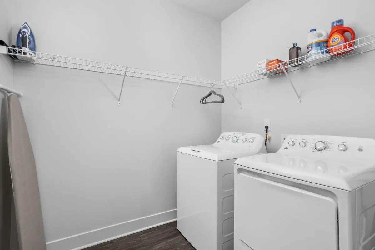CozySuites Modern 2BR/2BA, Nora Indianapolis