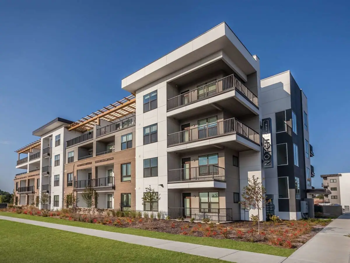 CozySuites Modern 2BR/2BA, Nora Indianapolis