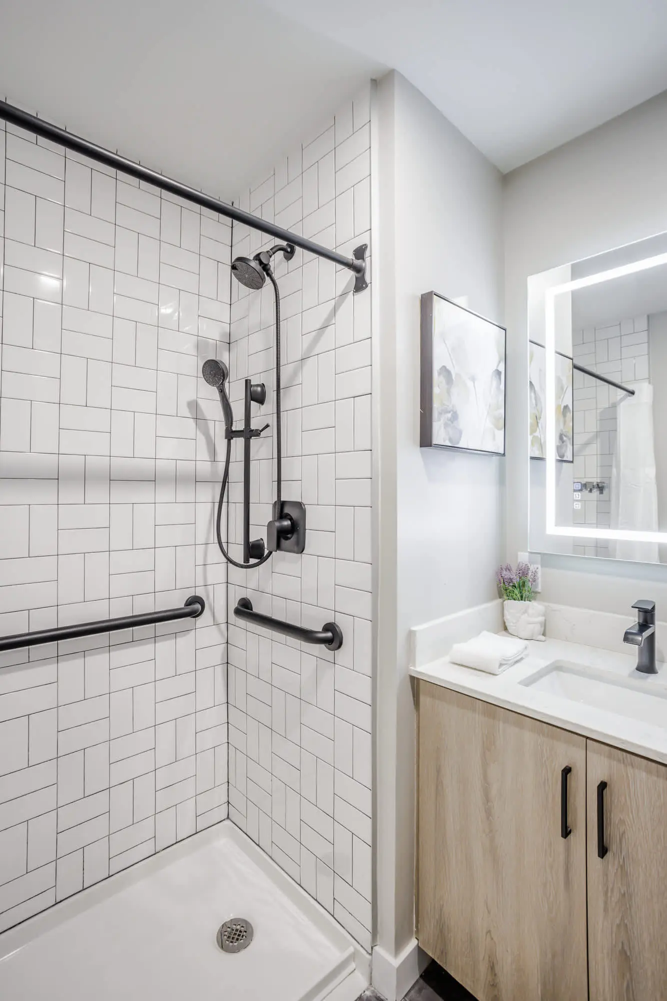 CozySuites Textile | 3BR w/ Gym, Rooftop & WiFi