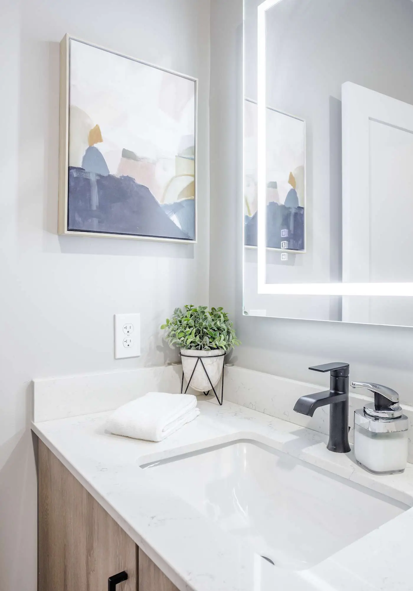 CozySuites Textile | 3BR w/ Gym, Rooftop & WiFi