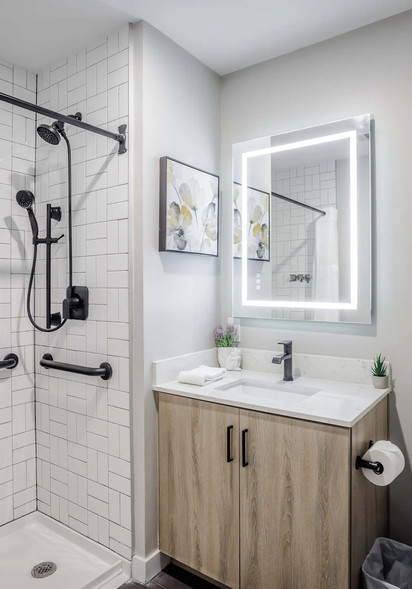 CozySuites Textile | 3BR w/ Gym, Rooftop & WiFi