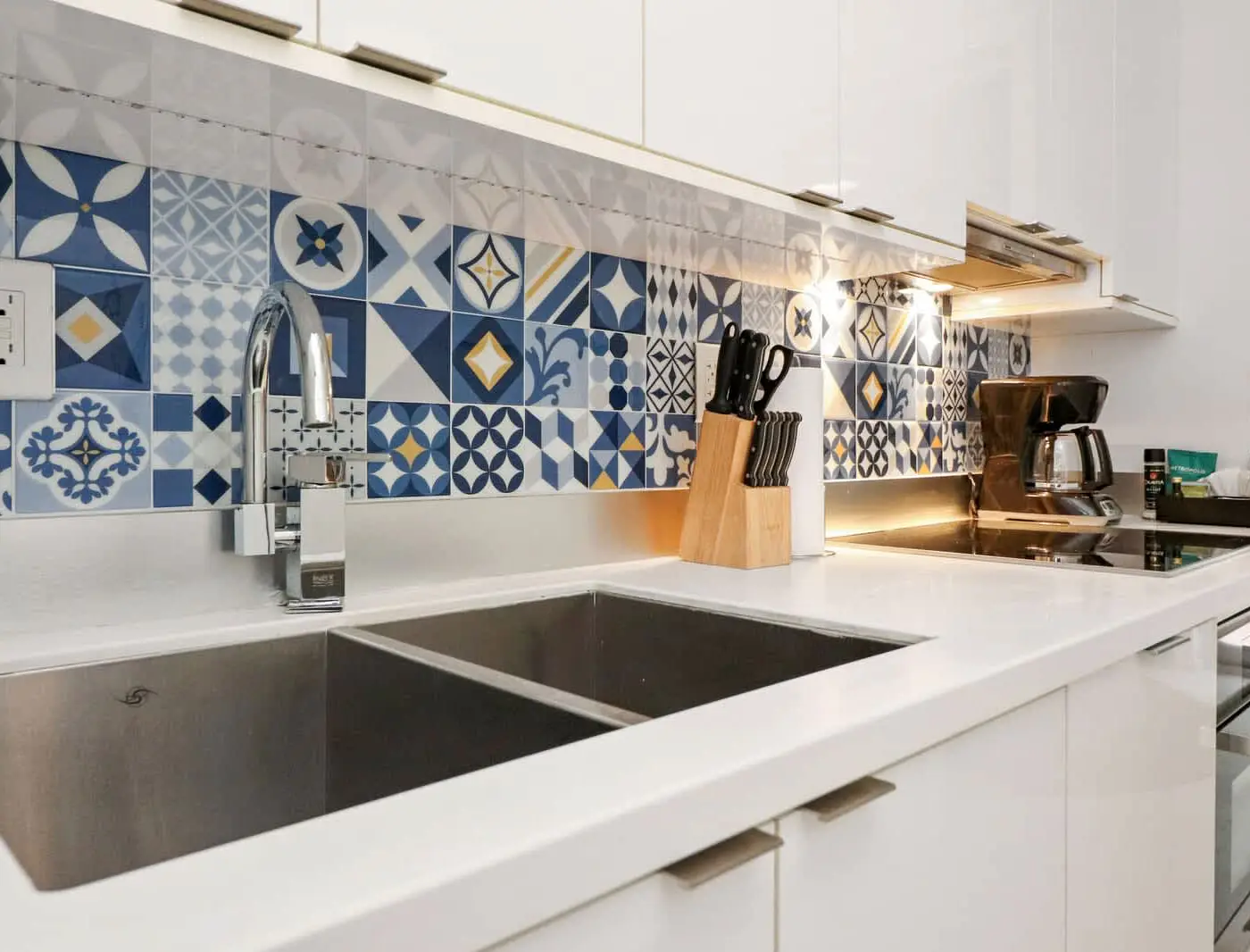 Roami at 250 Collins | Pool | Next to Beach | 1BR