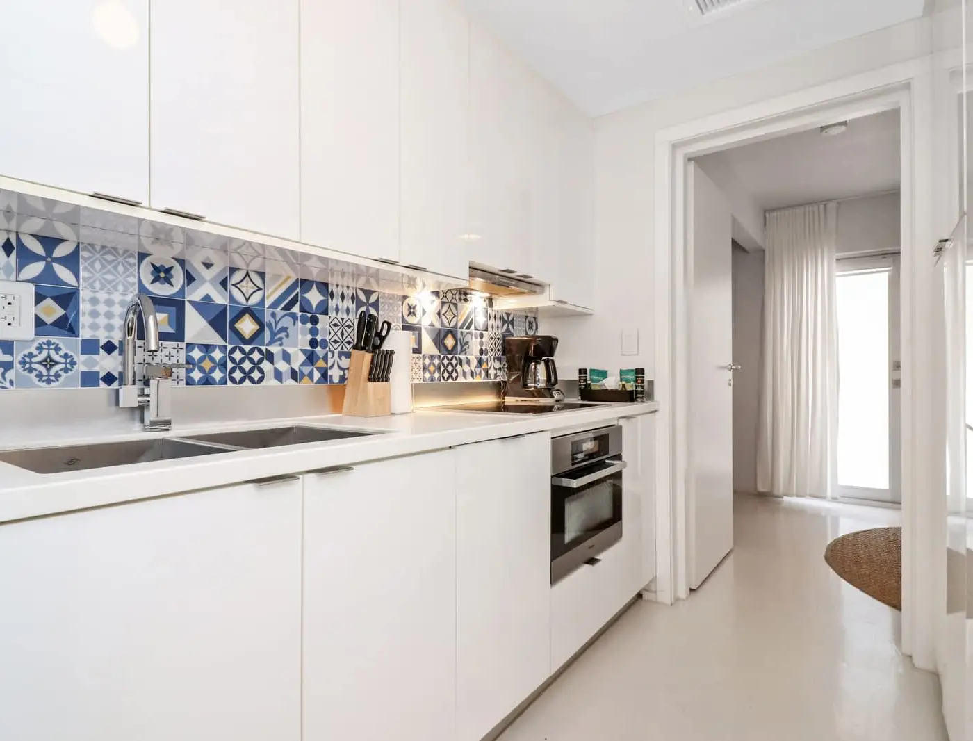 Roami at 250 Collins | Pool | Next to Beach | 1BR