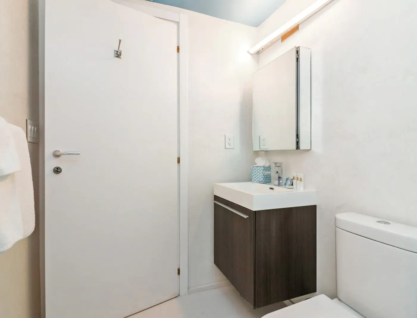 Roami at 250 Collins | Pool | Next to Beach | 1BR