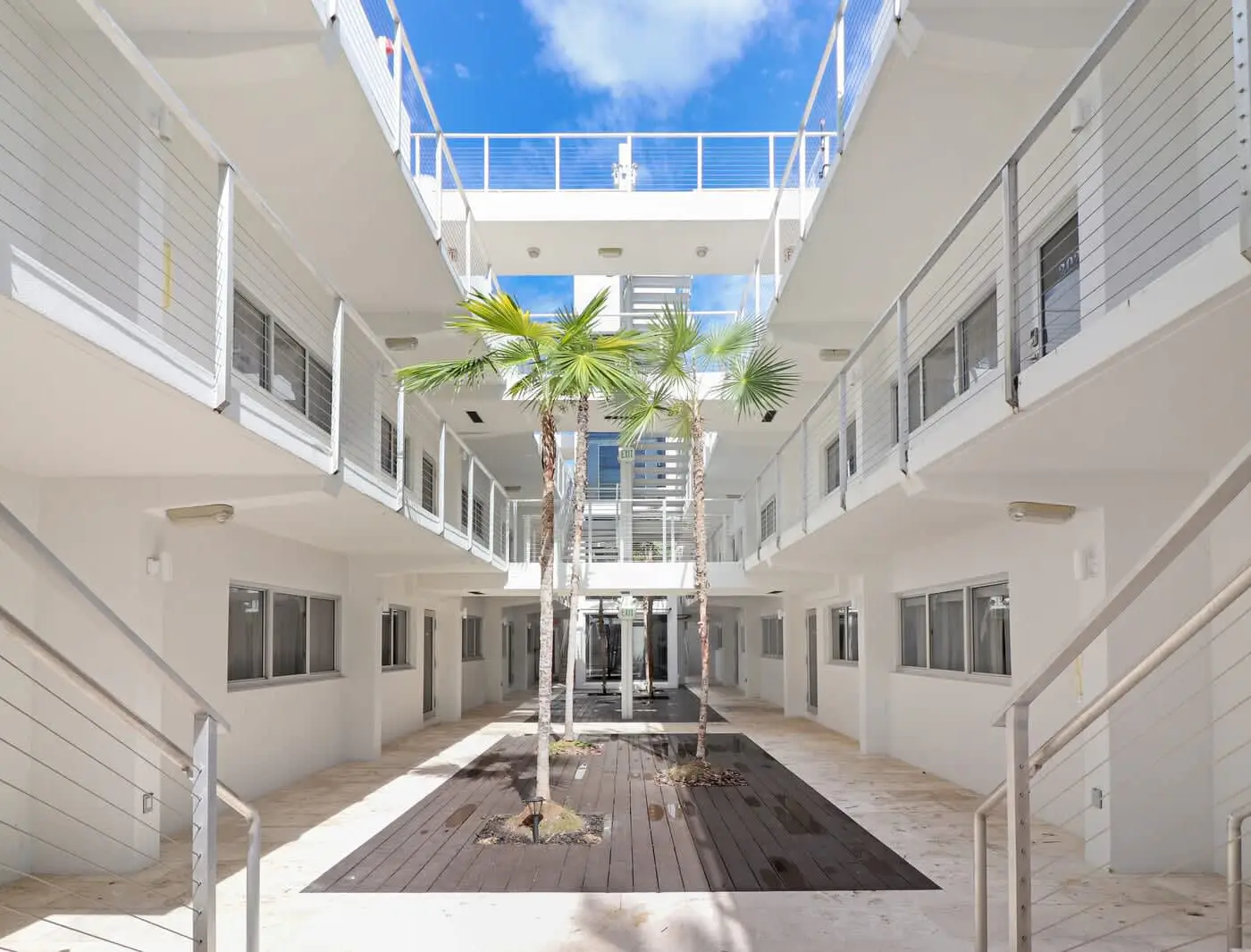 Roami at 250 Collins | Pool | Next to Beach | 1BR