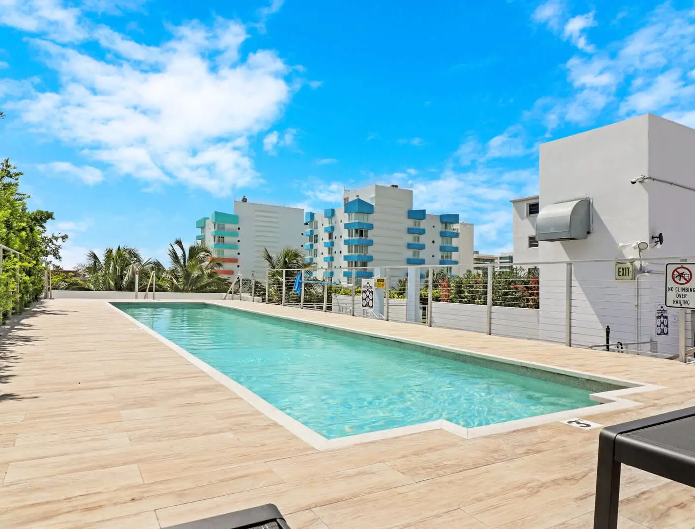 Roami at 250 Collins | Pool | Next to Beach | 1BR