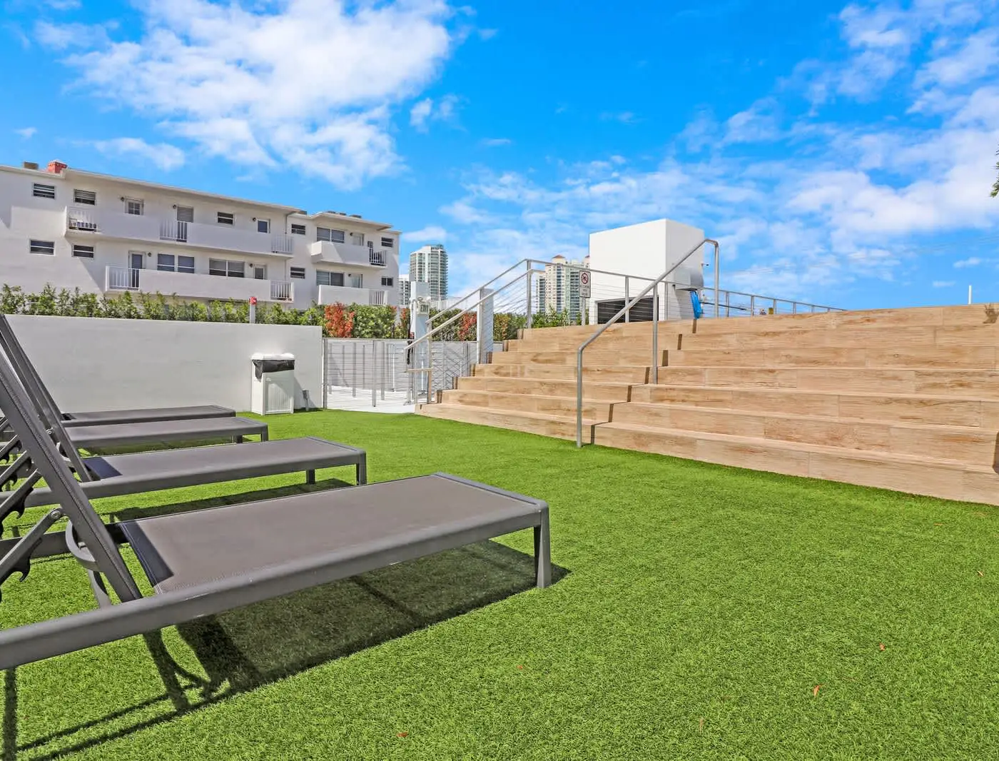 Roami at 250 Collins | Pool | Next to Beach | 1BR