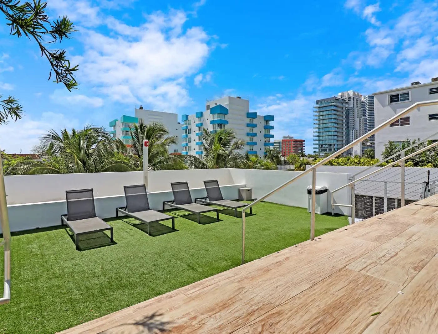 Roami at 250 Collins | Pool | Next to Beach | 1BR
