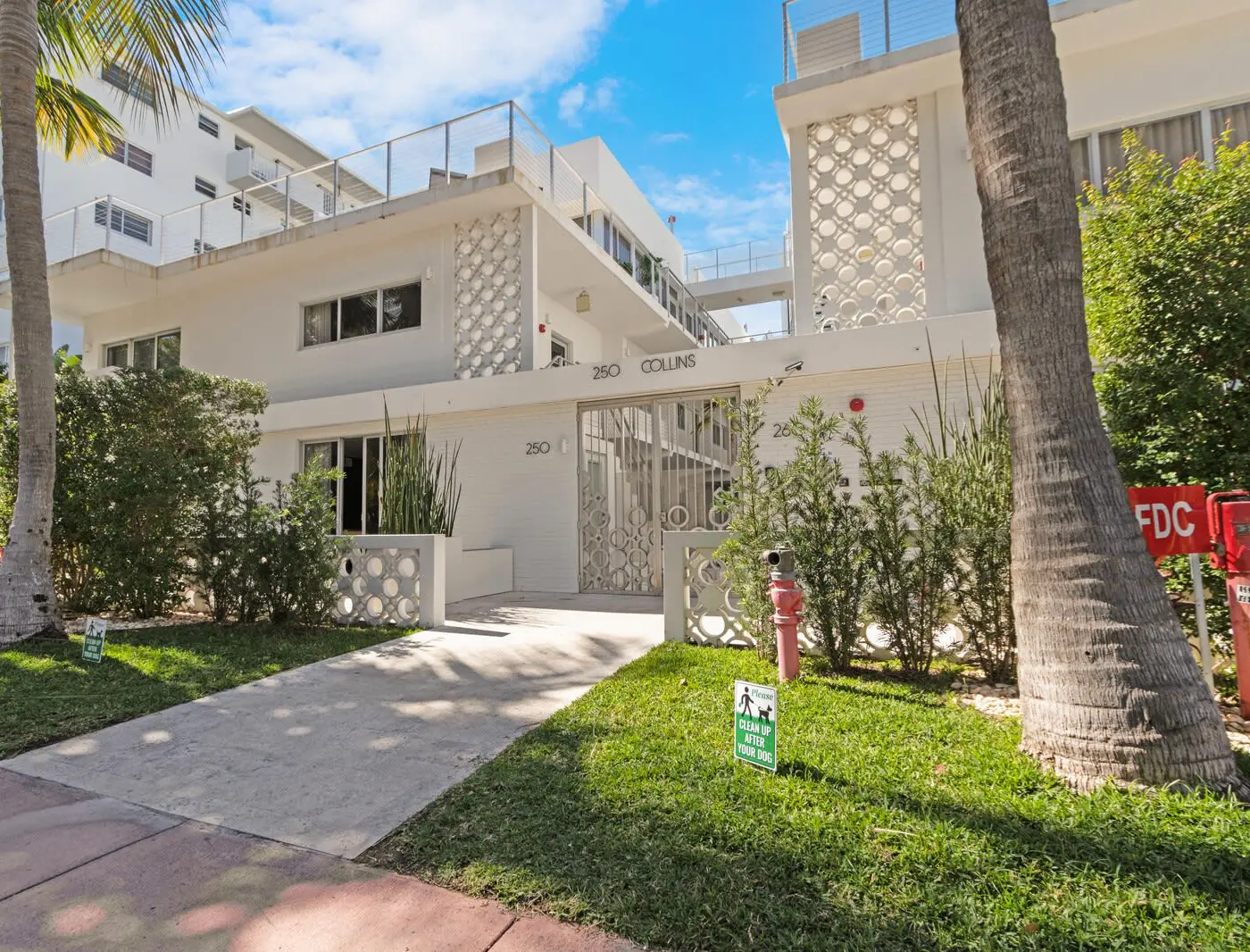 Roami at 250 Collins | Pool | Next to Beach | 1BR