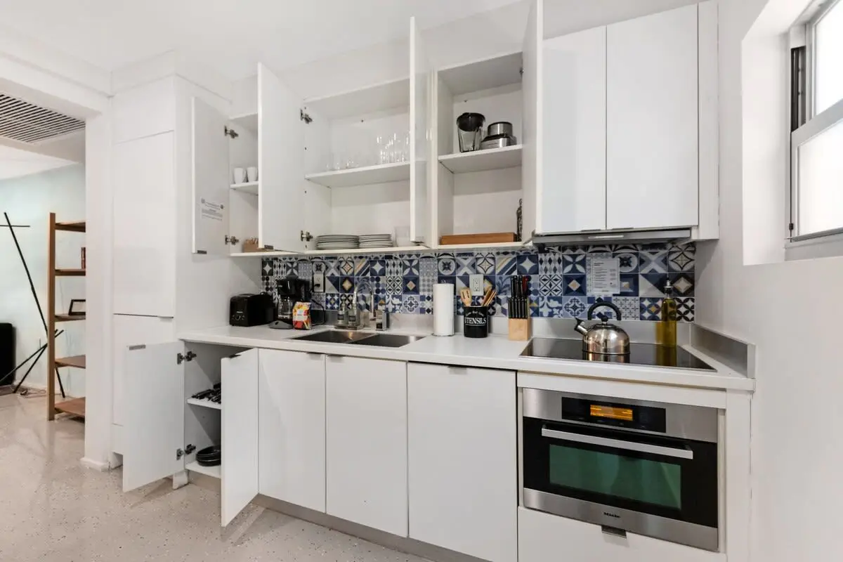 Roami at 250 Collins | Pool | Next to Beach | 2BR