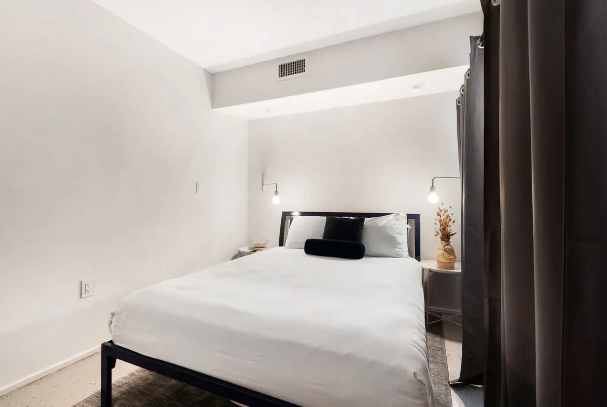 Roami at 250 Collins | Pool | Next to Beach | 2BR