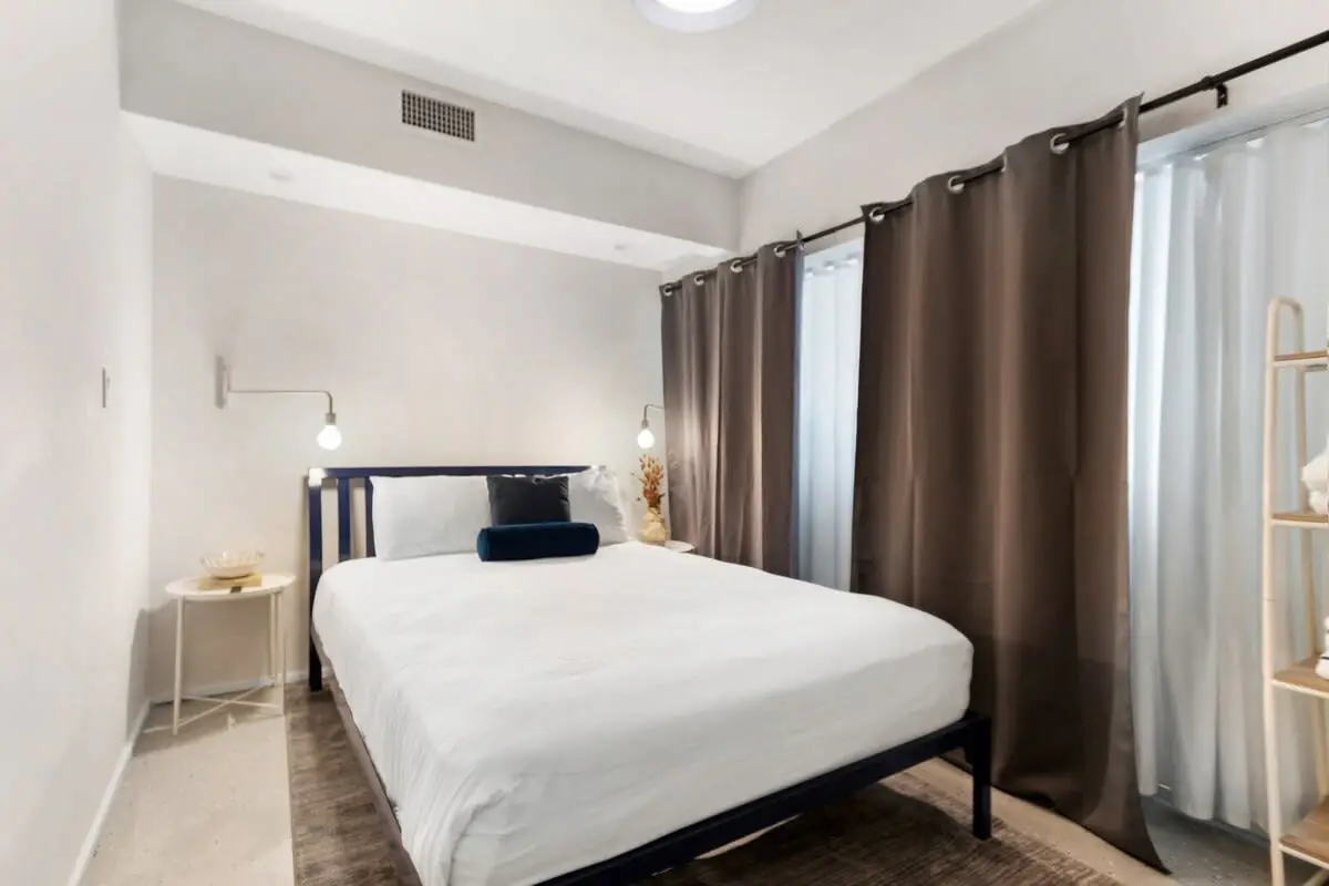 Roami at 250 Collins | Pool | Next to Beach | 2BR