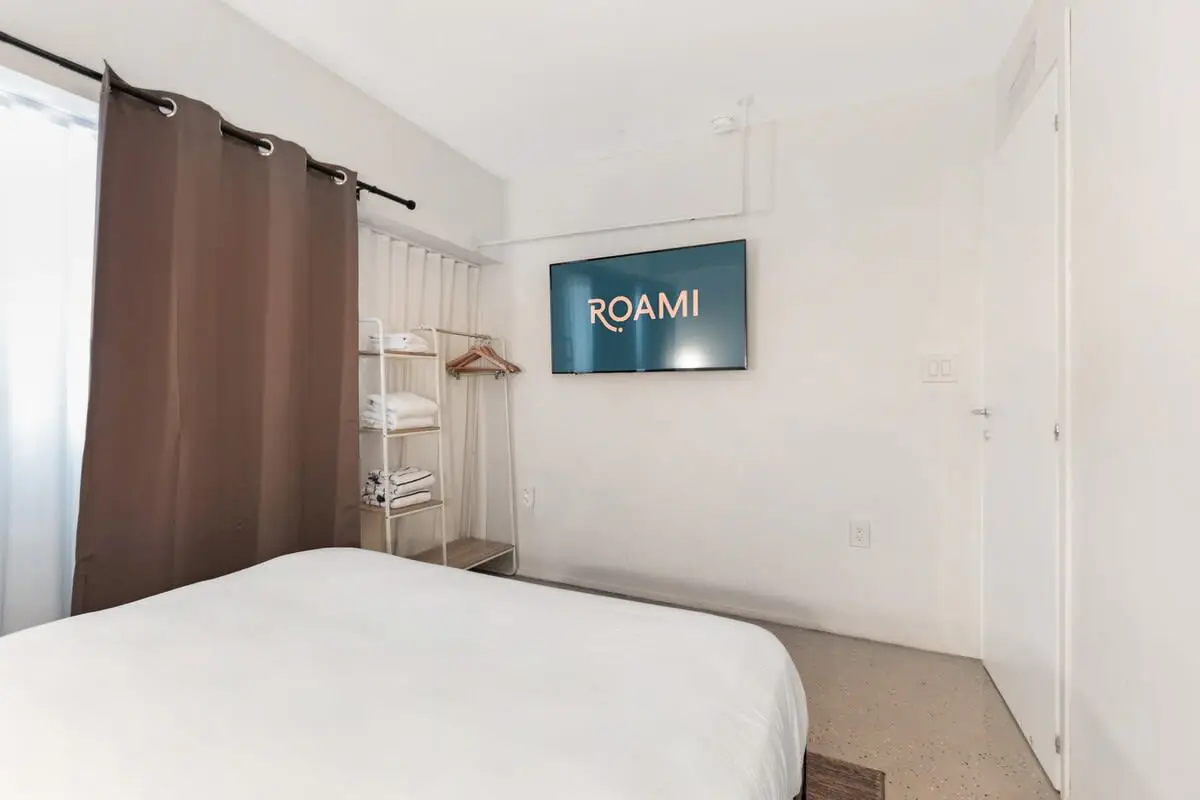 Roami at 250 Collins | Pool | Next to Beach | 2BR