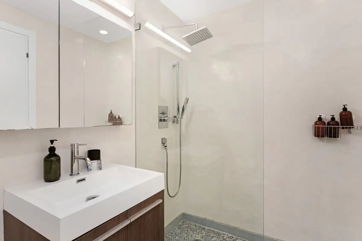 Roami at 250 Collins | Pool | Next to Beach | 2BR