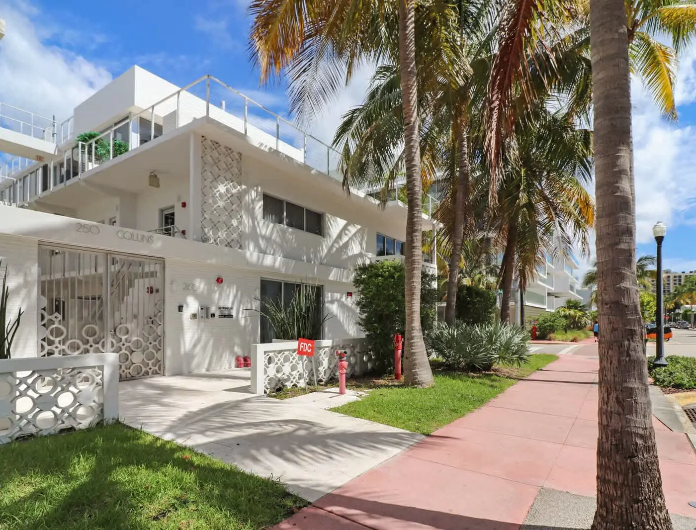 Roami at 250 Collins | Pool | Next to Beach | 2BR