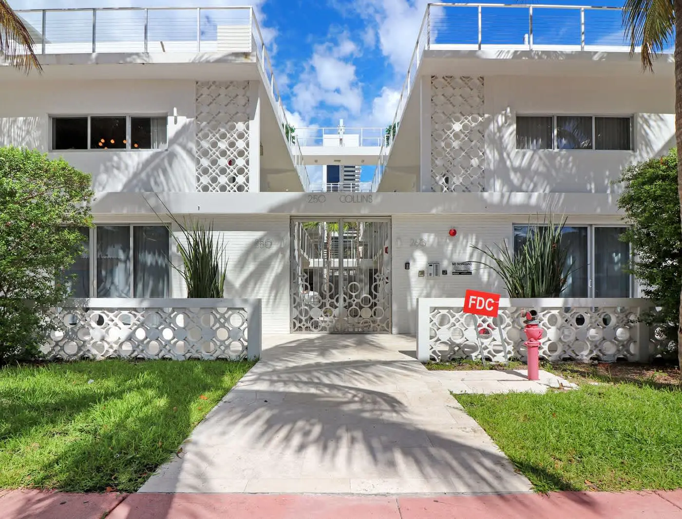Roami at 250 Collins | Pool | 2BR