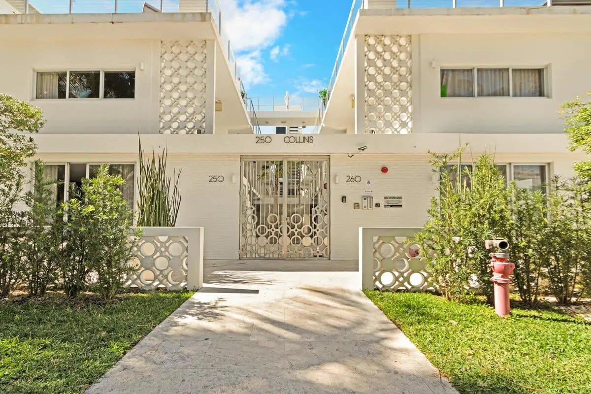 Roami at 250 Collins | Pool | 2BR
