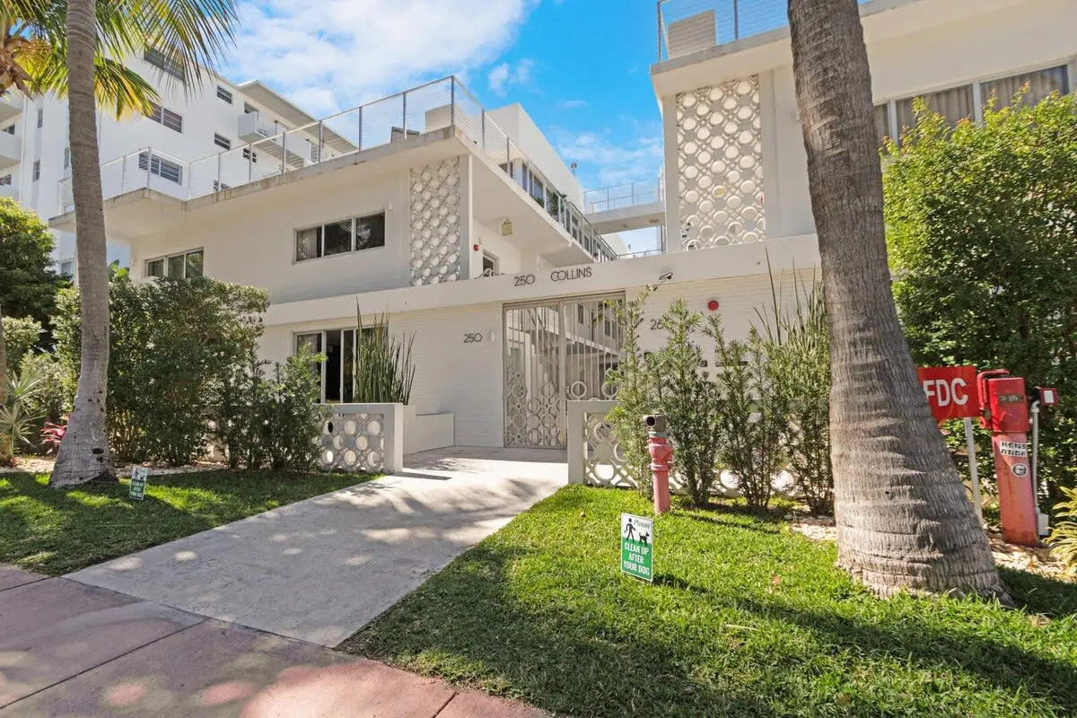 Roami at 250 Collins | Pool | 2BR