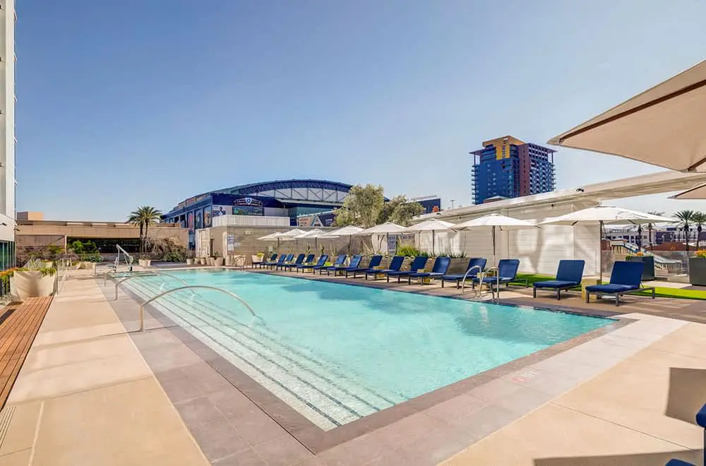 Cozysuites Adeline 1BR - valet parking, gym, pool!