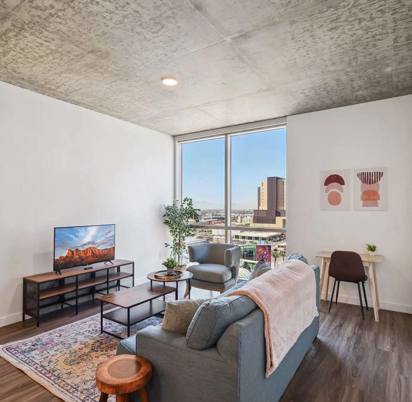 Cozysuites Adeline 1BR - valet parking, gym, pool!