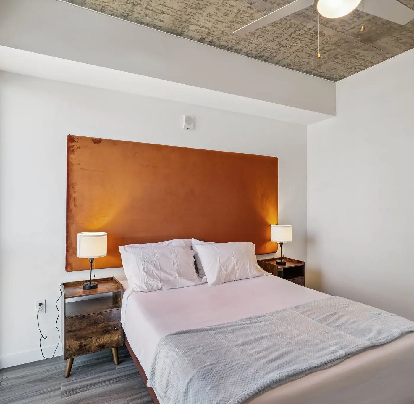 Cozysuites Adeline 1BR - valet parking, gym, pool!