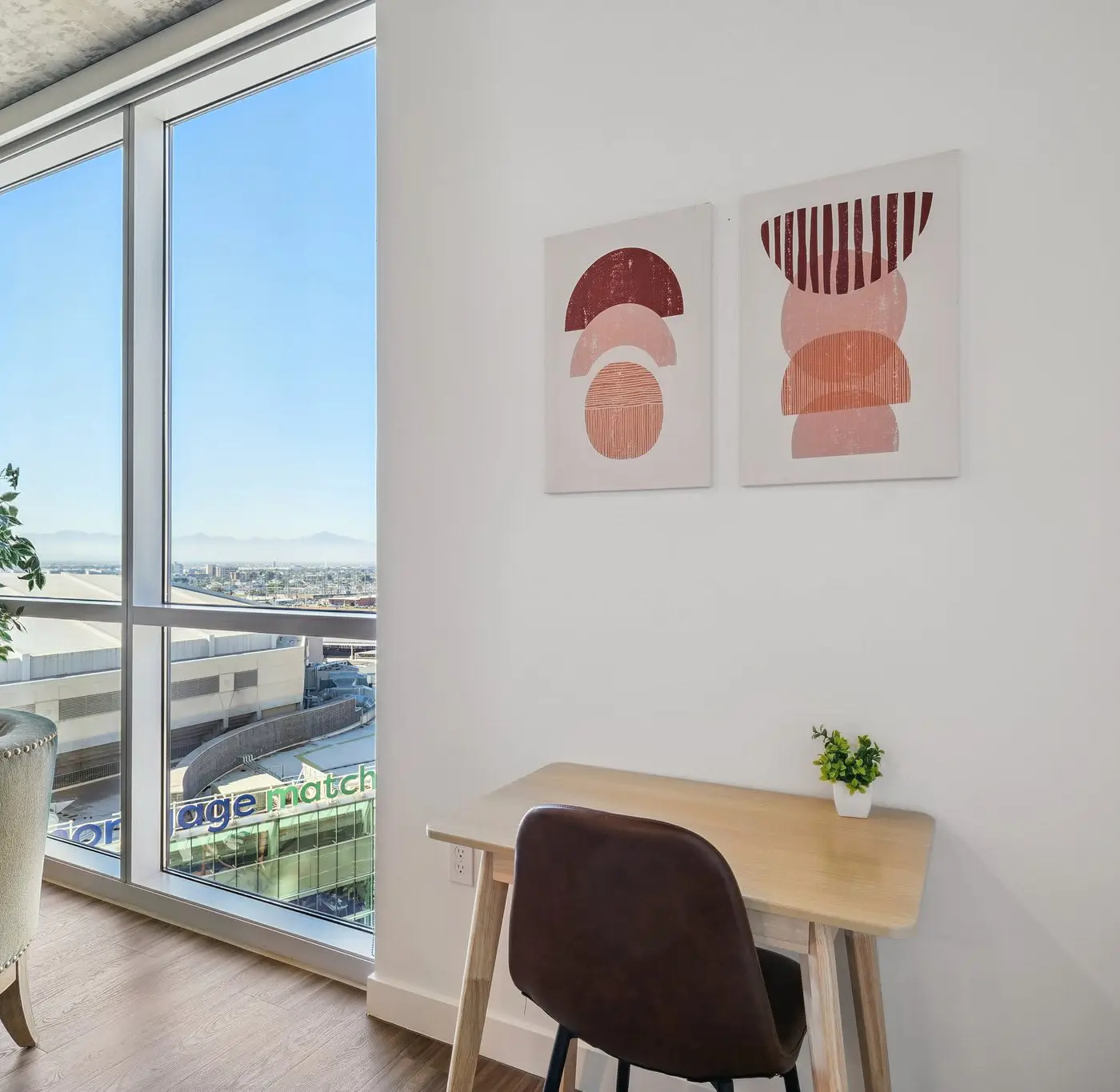 Cozysuites Adeline 1BR - valet parking, gym, pool!