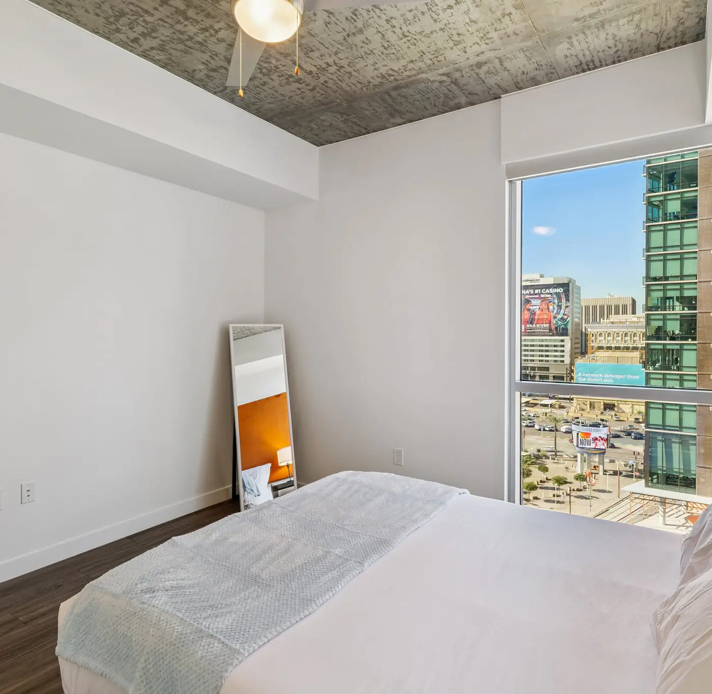 Cozysuites Adeline 1BR - valet parking, gym, pool!