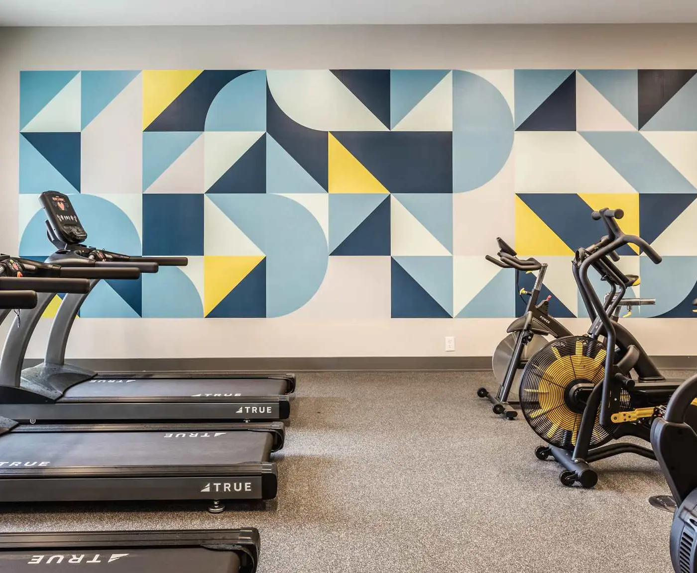 CozySuites Ayr 2BR with parking, pool, gym