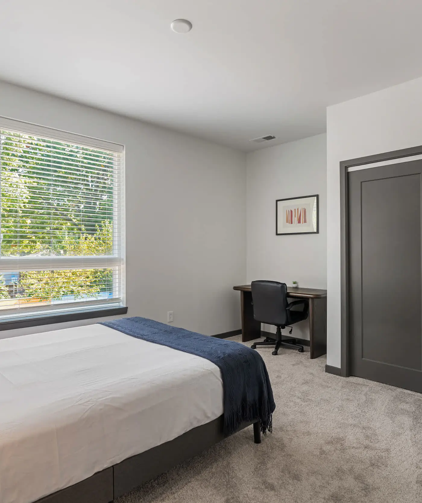 CozySuites Ayr 2BR with parking, pool, gym