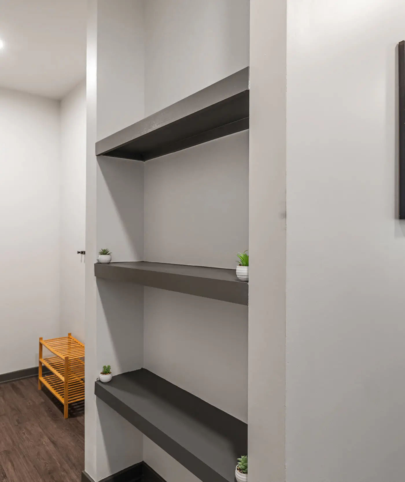CozySuites Ayr 2BR with parking, pool, gym