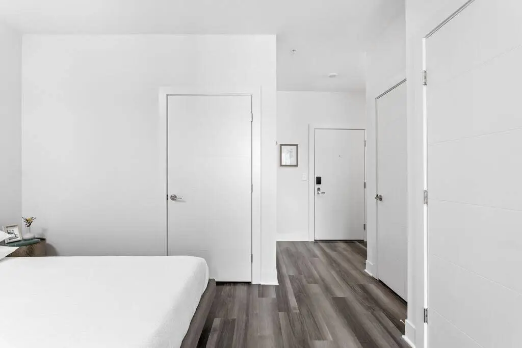 Modern Studio CozySuites Downtown