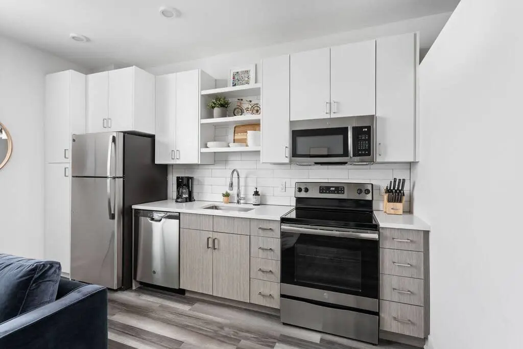 Modern Studio CozySuites Downtown