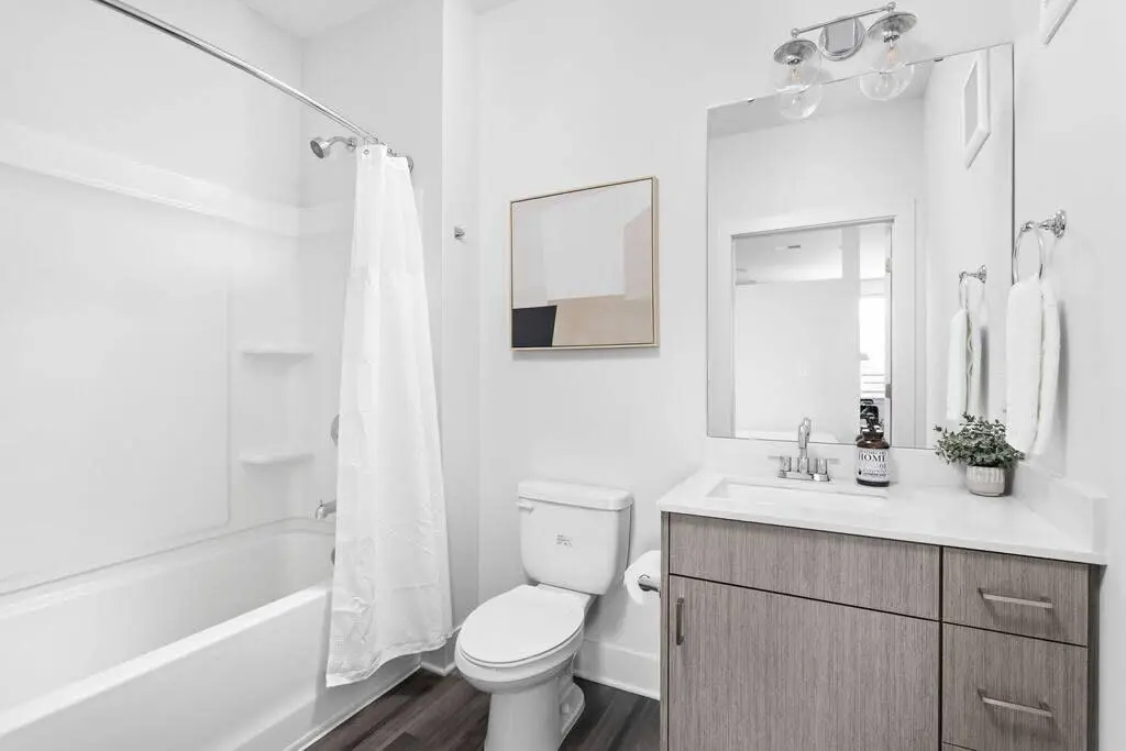 Modern Studio CozySuites Downtown