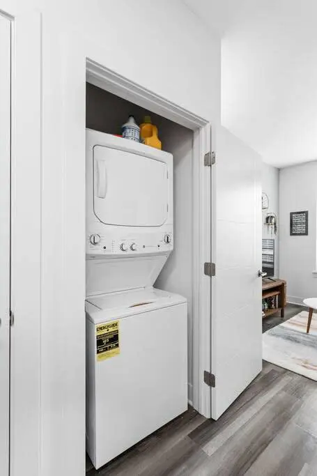 Modern Studio CozySuites Downtown