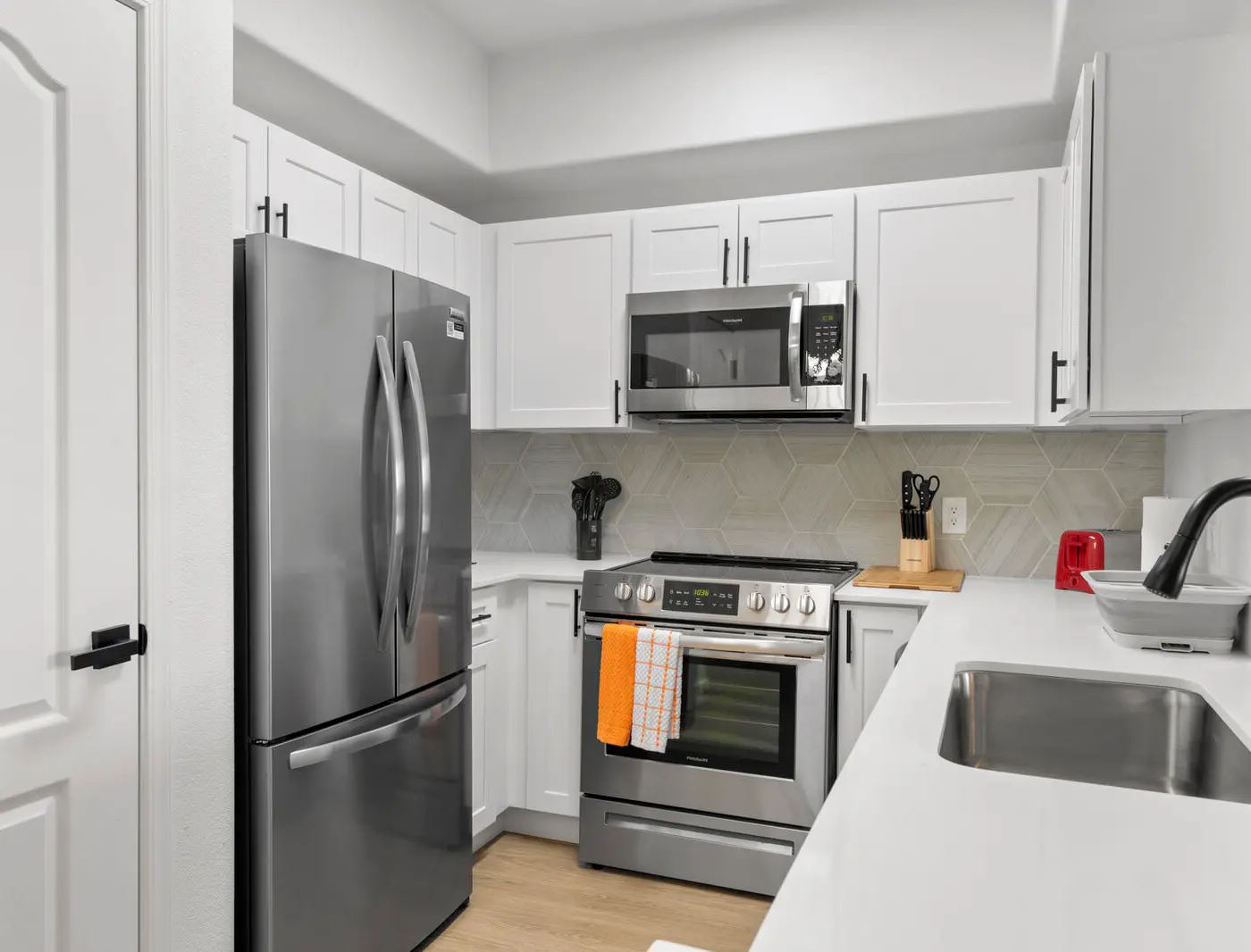 CozySuites Chandler with 2 pools, jacuzzi, arcade! 06