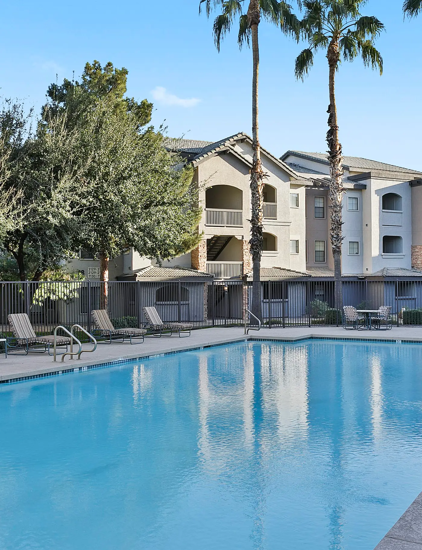 CozySuites Chandler with 2 pools, jacuzzi, arcade! 06